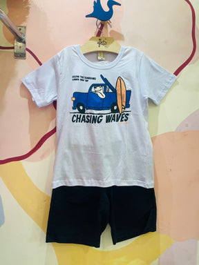 Conjunto manga curta Bermuda Hrradinhos menino Urso Surfista Branco Preto