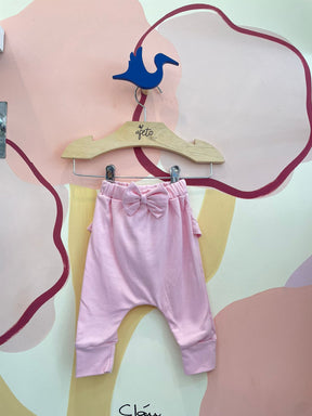 Calça menina Mini & Co Suedine com Babados