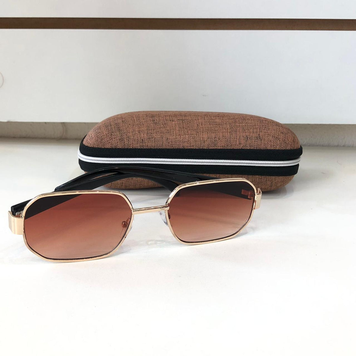 Oculos de Sol Laura Quadrado Marrom Adulto
