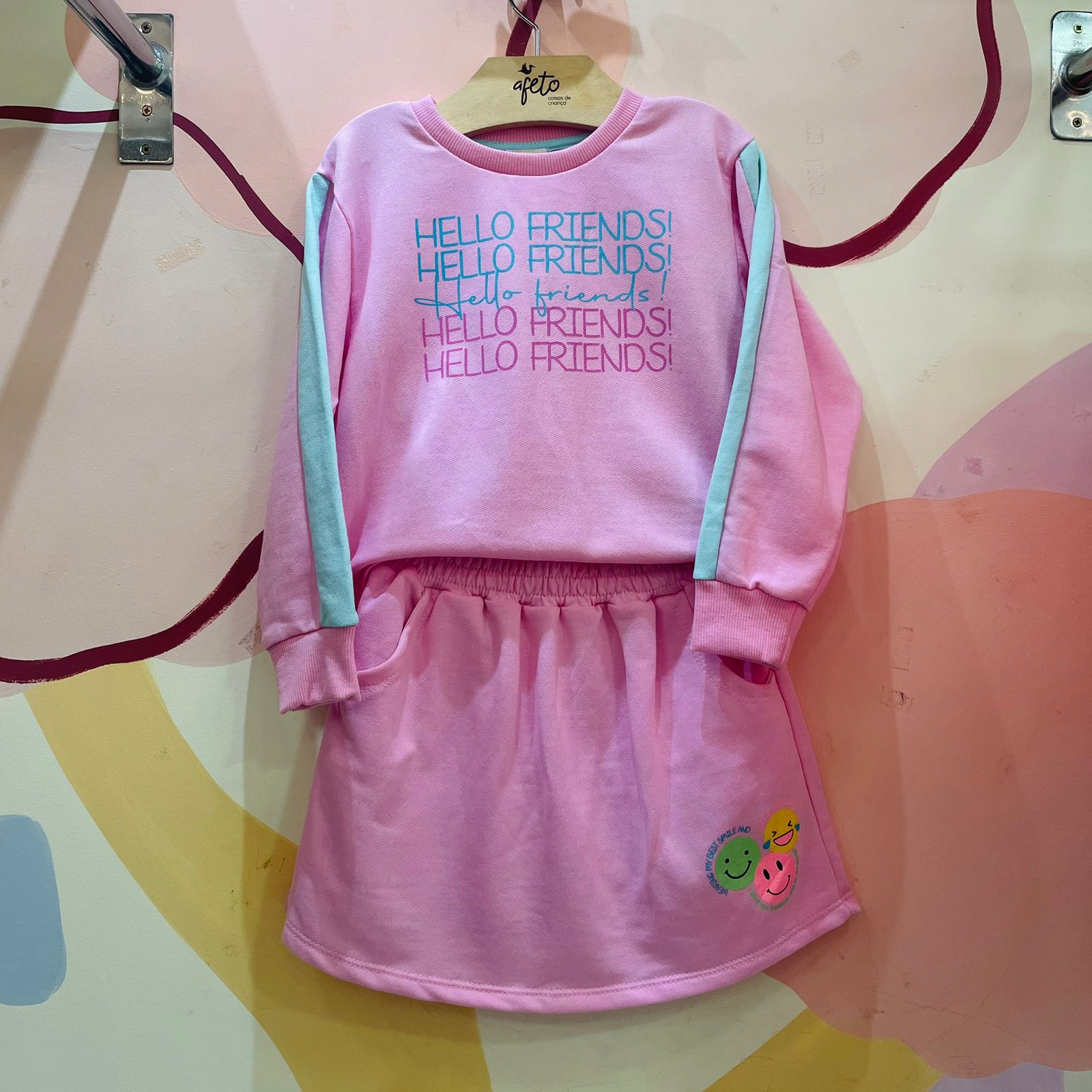 Conjunto Manga Longa Saia menina Faixa Hello Friends
