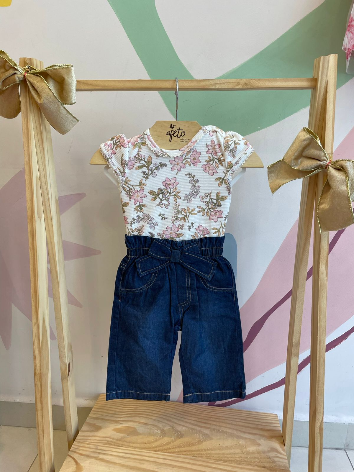 Conjunto Manga Curta Calça Upi Uli Infantil menina com Body Floral Jeans