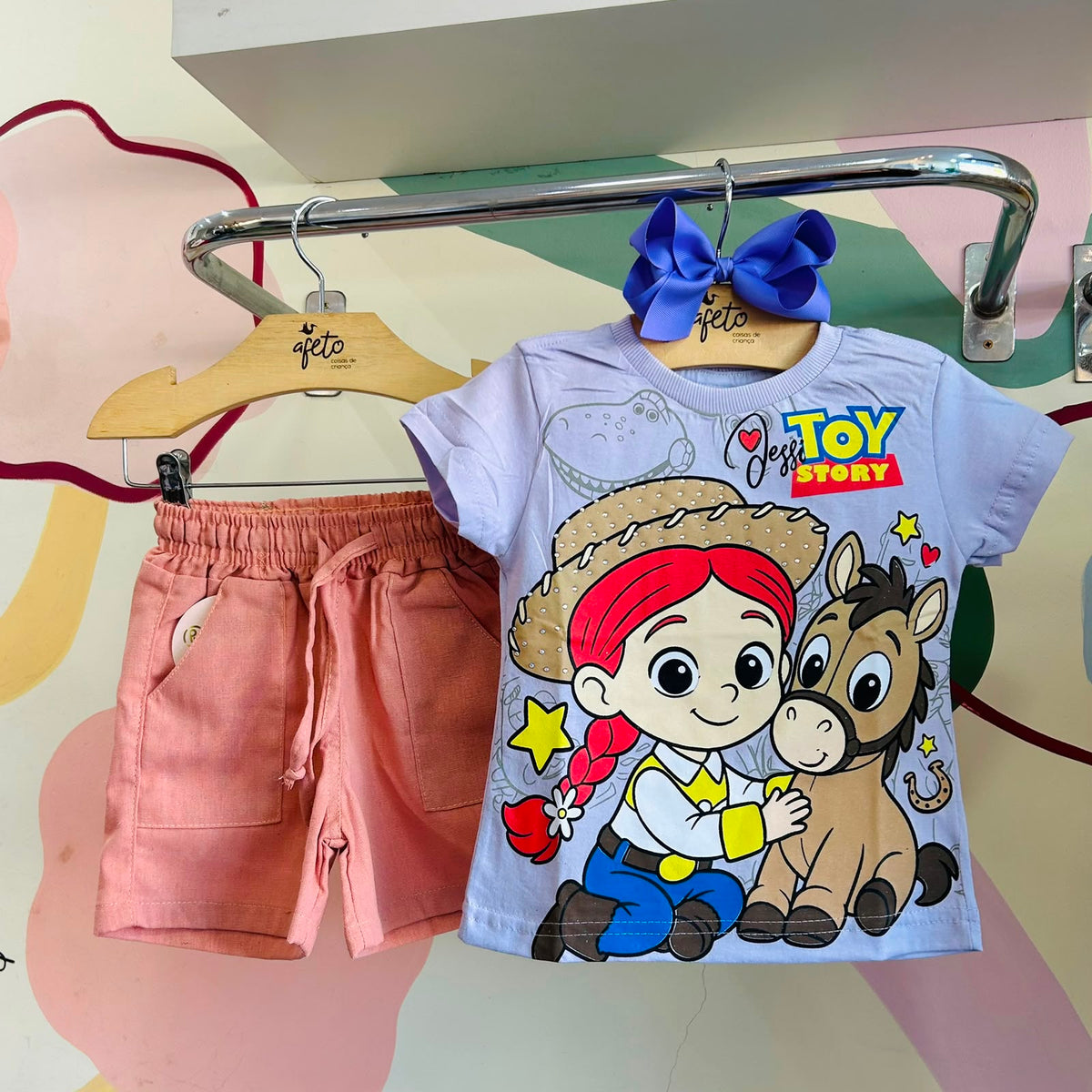 Conjunto Infantil Menina Blusa Manga Curta Branca e Shorts Rose Toy Story