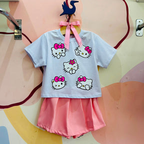 Conjunto Infantil Menina Blusa Manga Curta Branca e Shorts Saia Hello Kitty