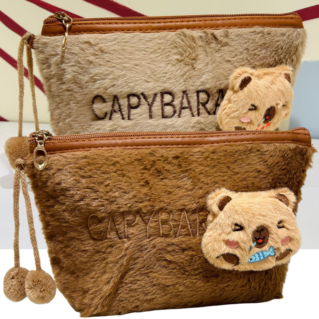 Necessaire Unissex Capivara Pelucia