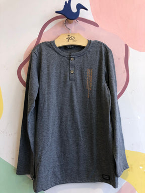 Camiseta Manga Curta menino botoes Cinza