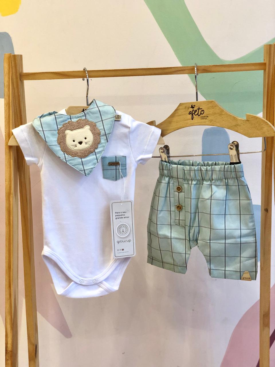 Conjunto manga curta shorts Growup menino body com bandana Leao xadrez