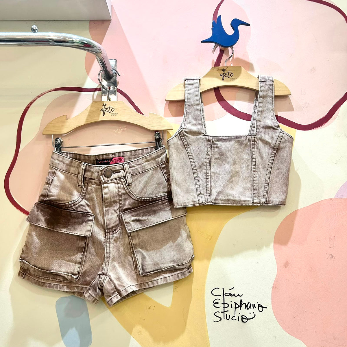 Conjunto Infantil Menina Blusa Regata e Shorts Saia Sarja Marrom Estonado Bolsos