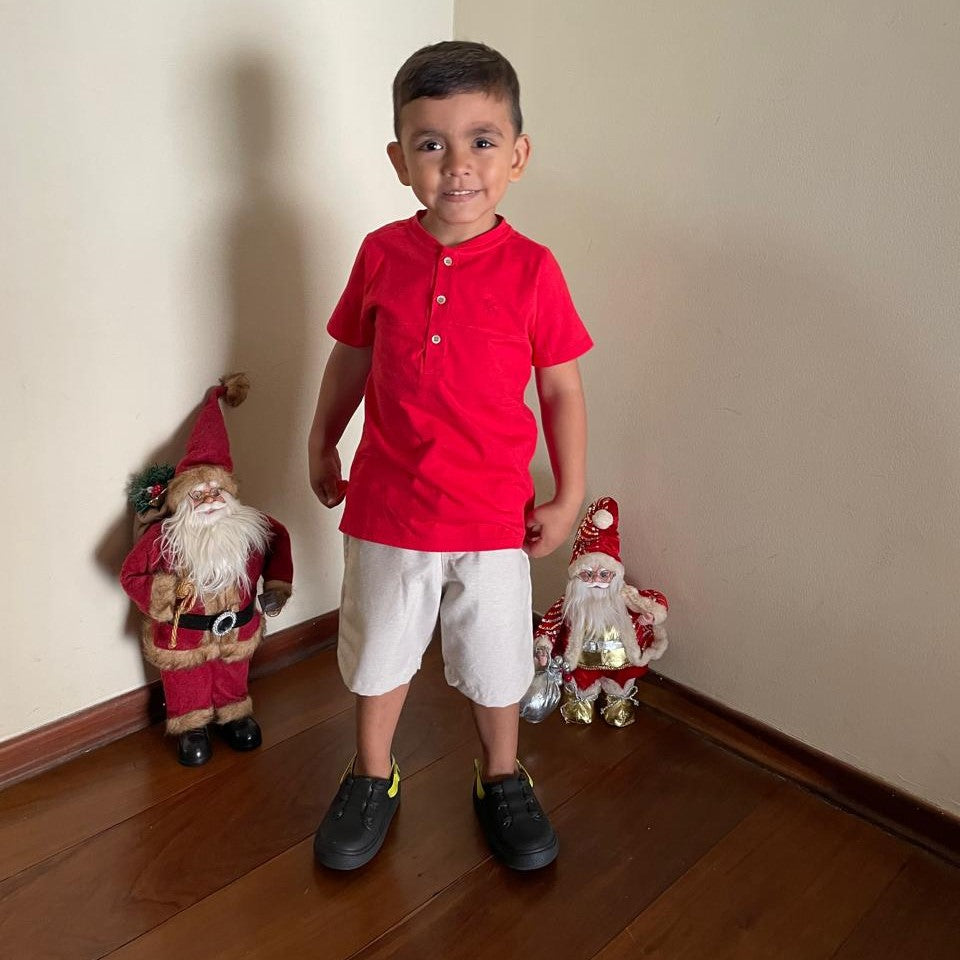 Camiseta Manga Curta Menino Charpey Lisa com Botoes Vermelho