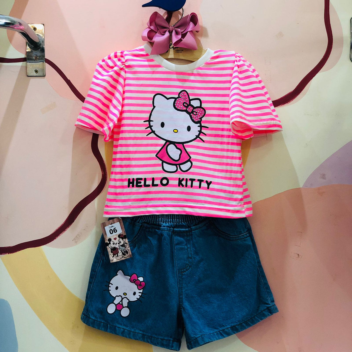 Conjunto Menina Hello Kitty Disney manga curta rosa shorts jeans