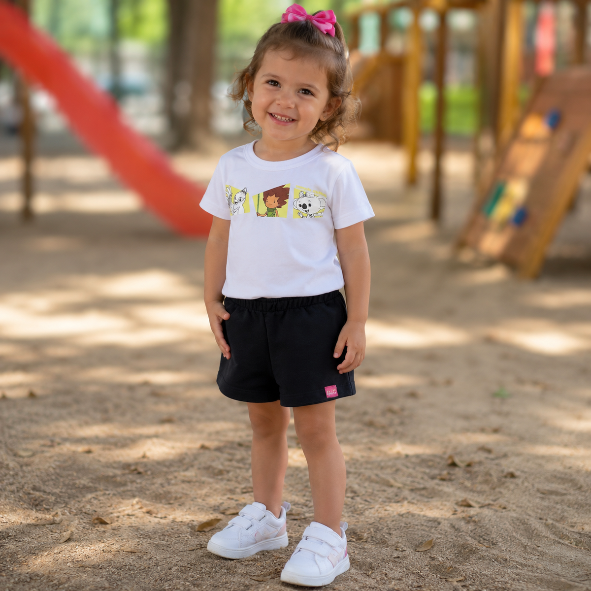 Conjunto Infantil Menina Blusa Manga Curta Branca e Shorts Moletinho Preto Mundo Ripilica