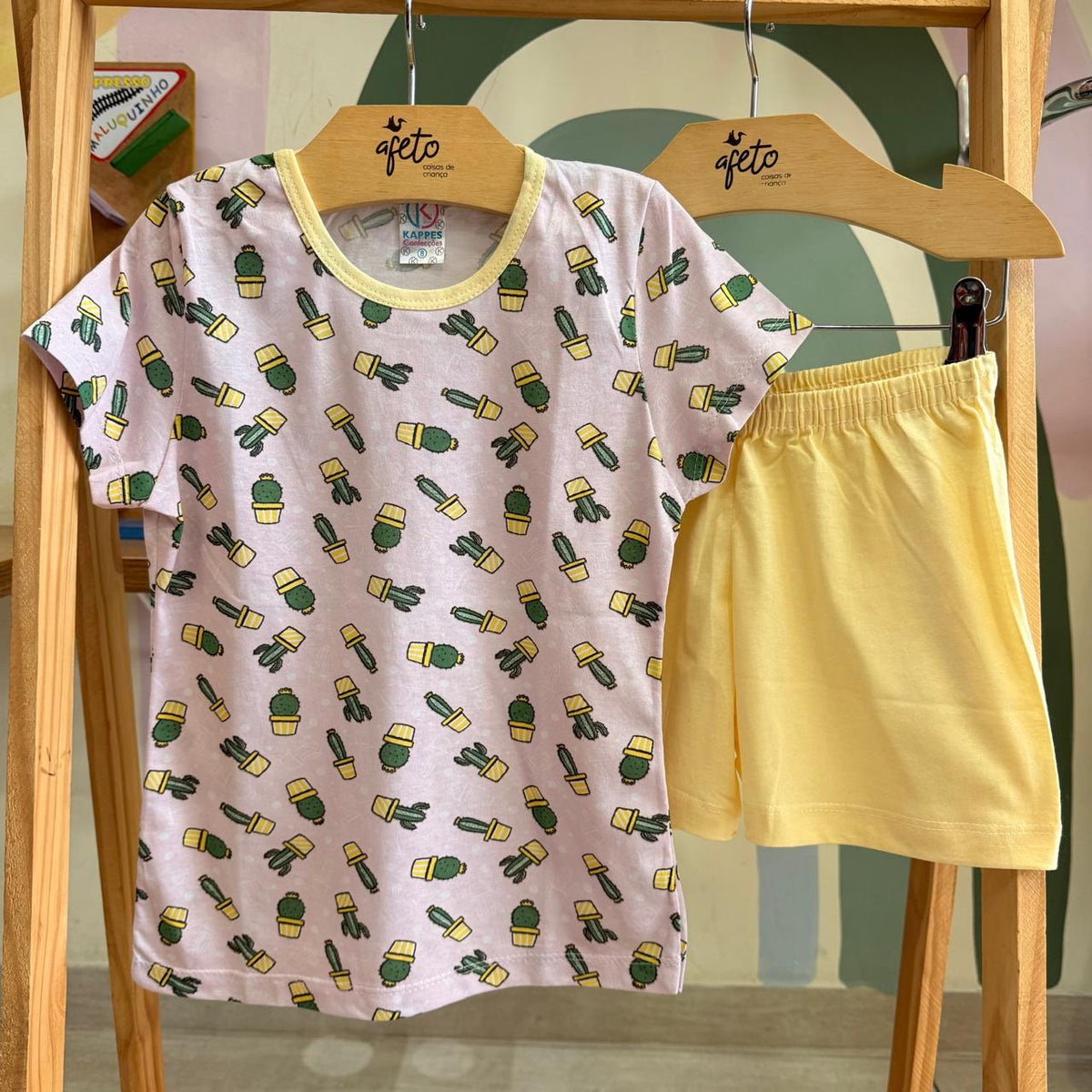 Pijama Infantil Menina Blusa Manga Curta e Shorts Cactos Rosa Amarelo