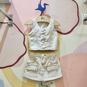 Conjunto Infantil Menina Blusa Regata e Shorts Saia Sarja Off White Pesponto Botoes Bolsos