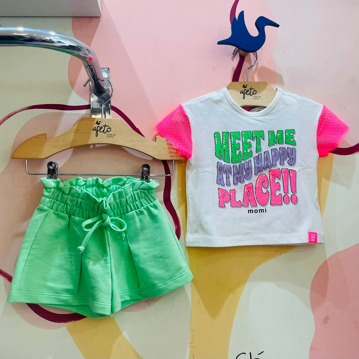 Conjunto Infantil Menina Manga Curta Telinha Neon e Shorts Verde Momi