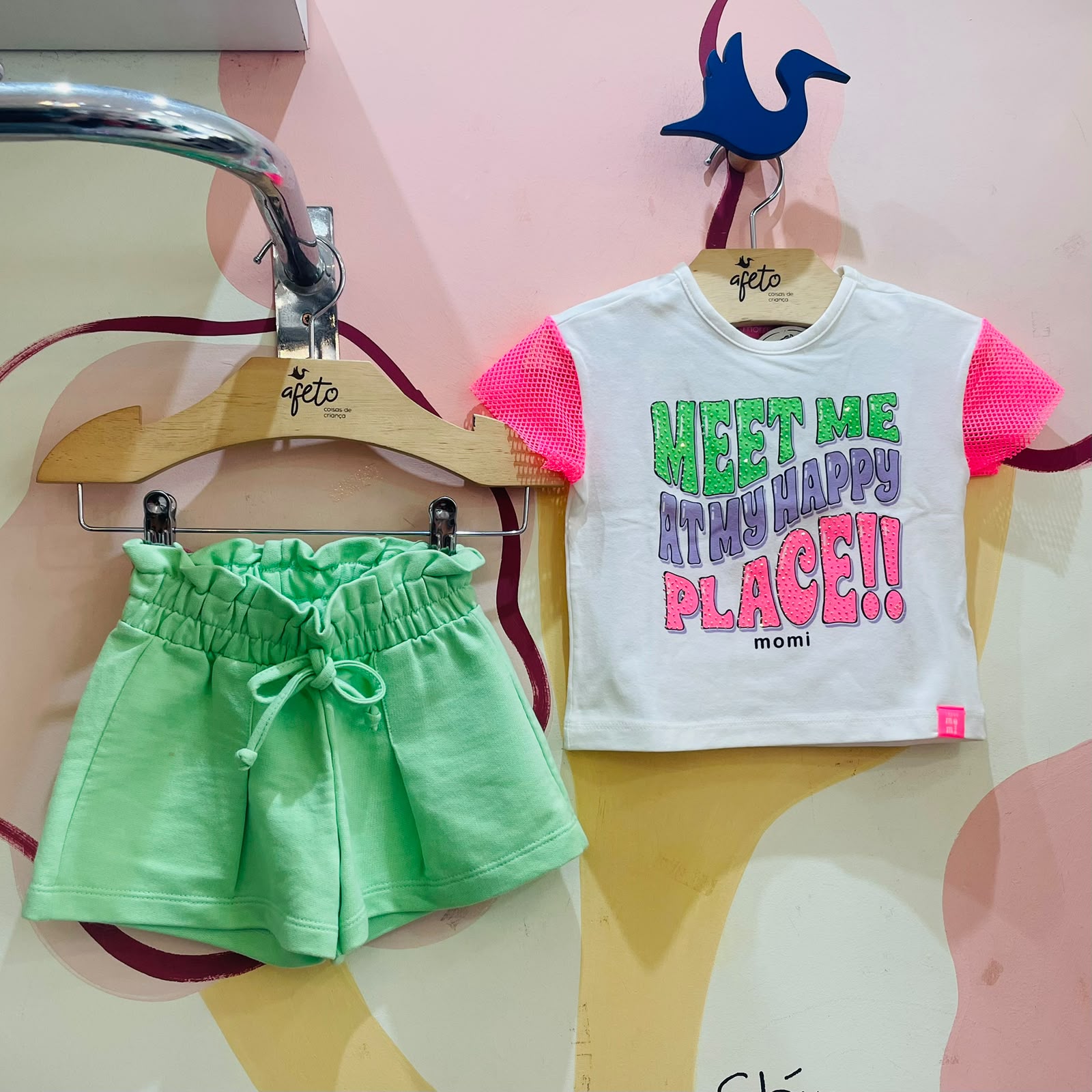 Conjunto Infantil Menina Manga Curta Telinha Neon e Shorts Verde Momi
