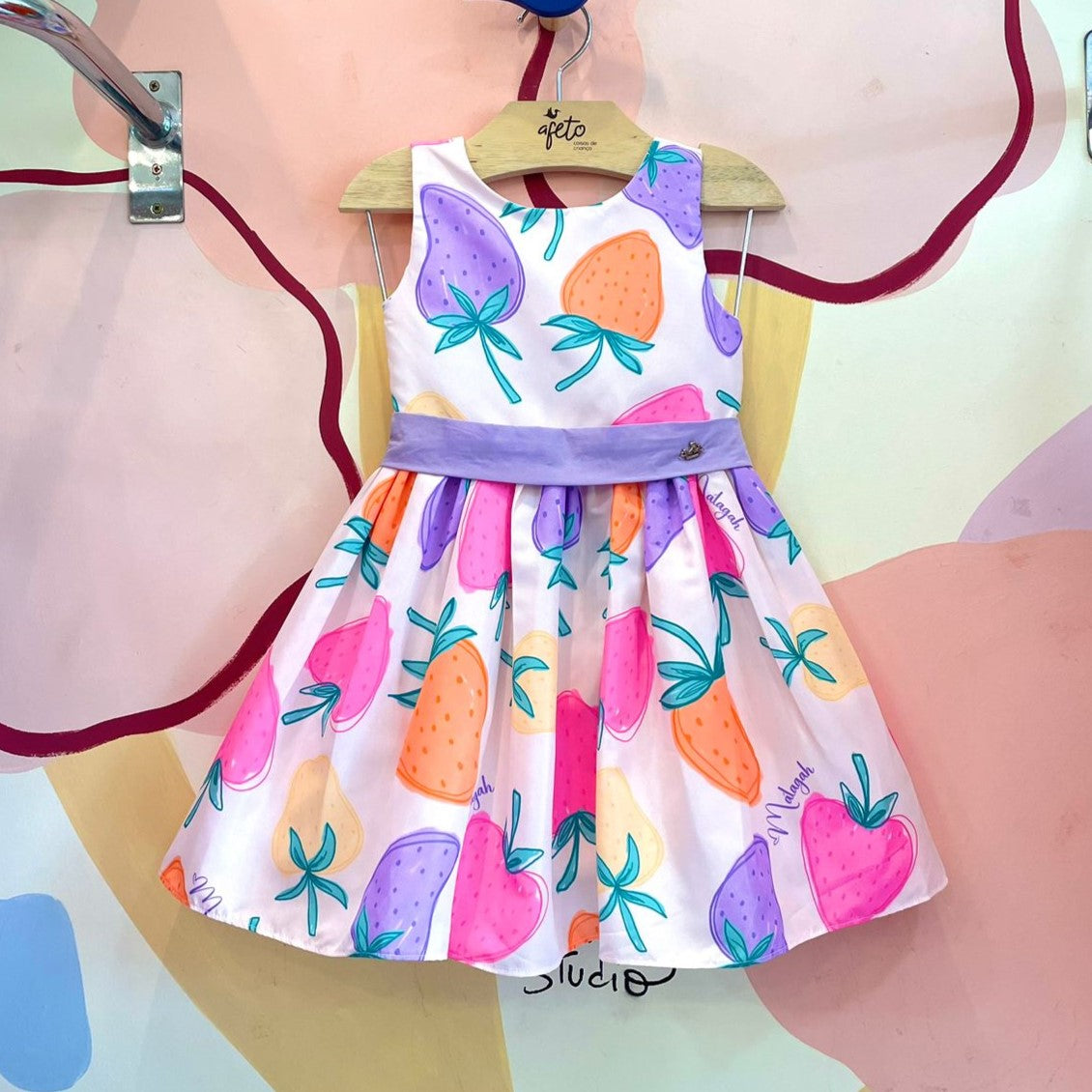 Vestido regata menina Morangos Malagah Off Lilás