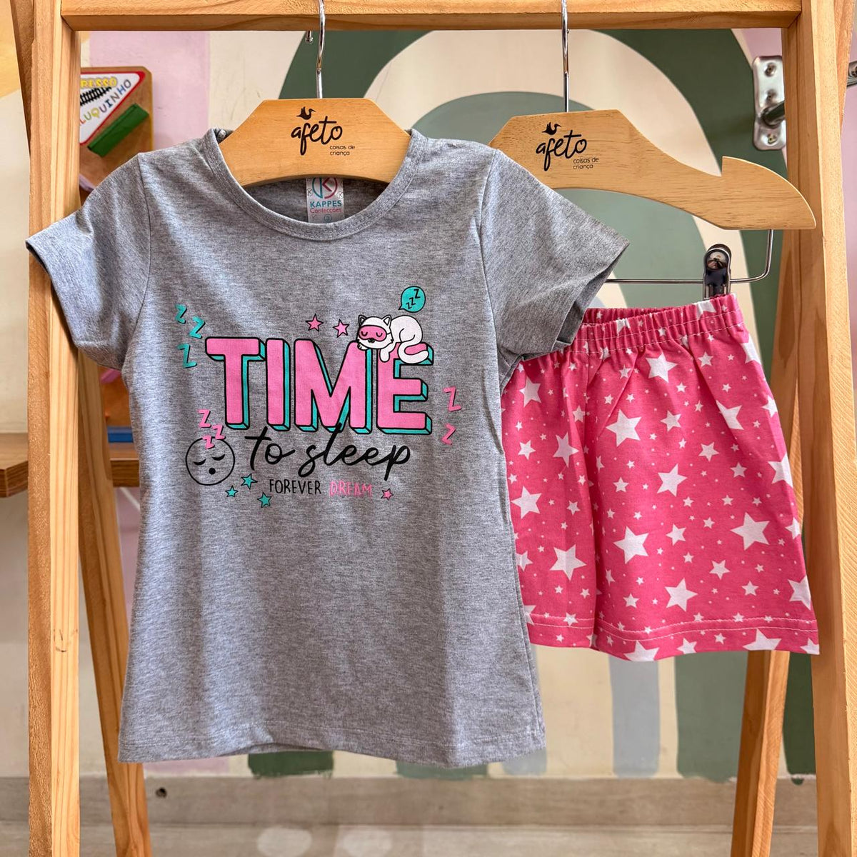 Pijama Infantil Menina Blusa Manga Curta e Shorts Estrelas Time Cinza Rosa