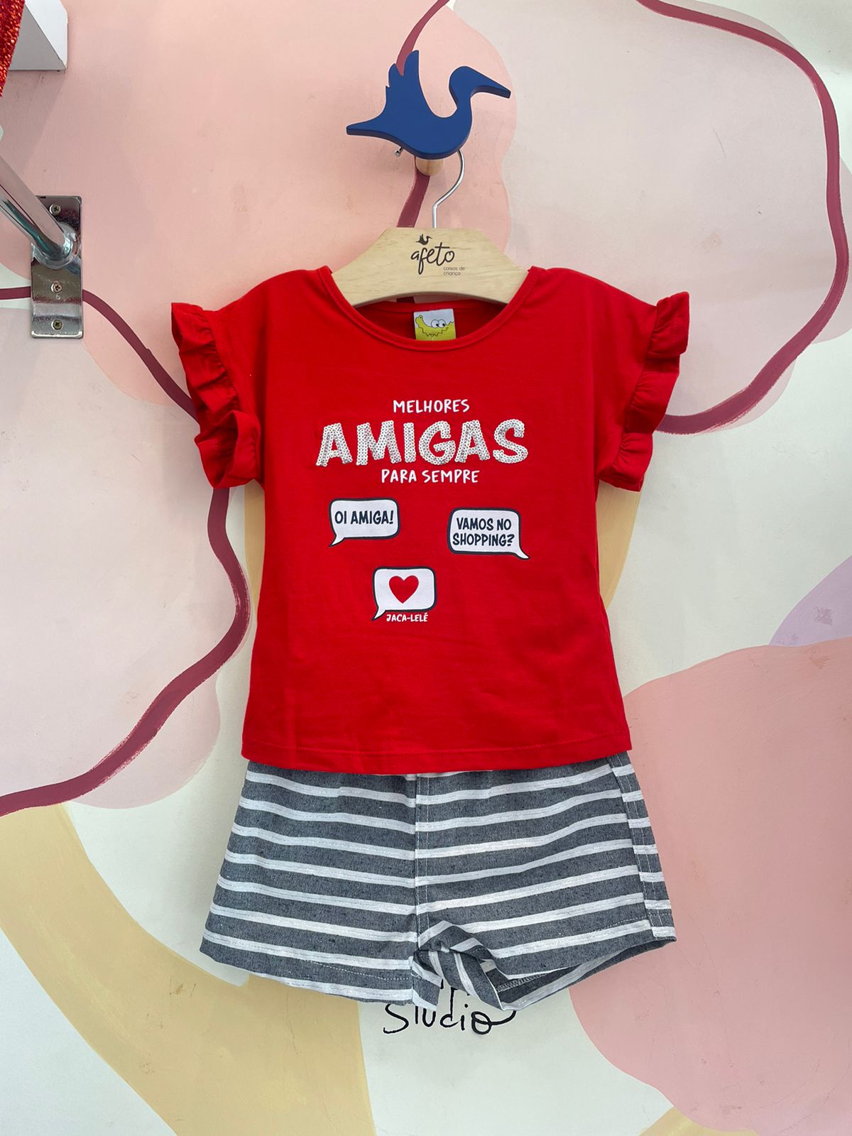 Conjunto manga curta Shorts menina Amigas Listrado
