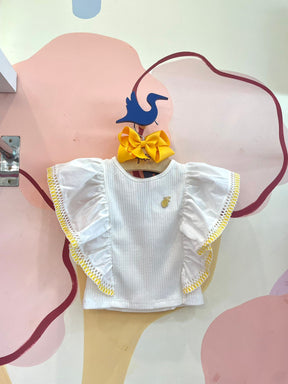 Conjunto Infantil Menina Manga Curta Canelado Babado e Shorts Sarja Amarelo Momi