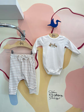 Conjunto manga longa Calça menina Mini & Co Suedine Xadrez Coelho