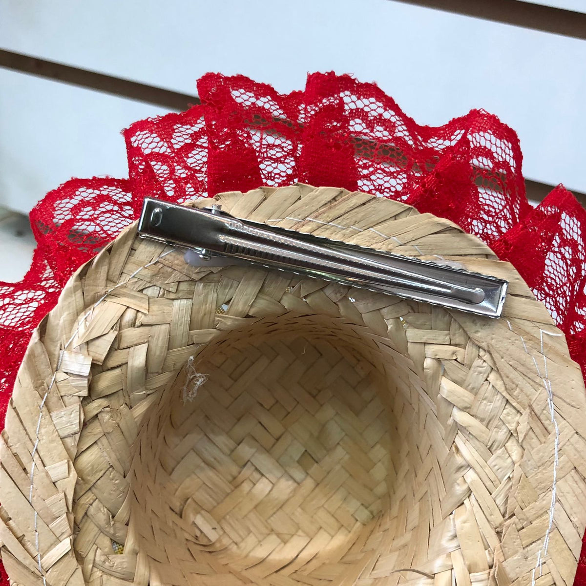 Prendedor Bico de Pato Junino com chapéu