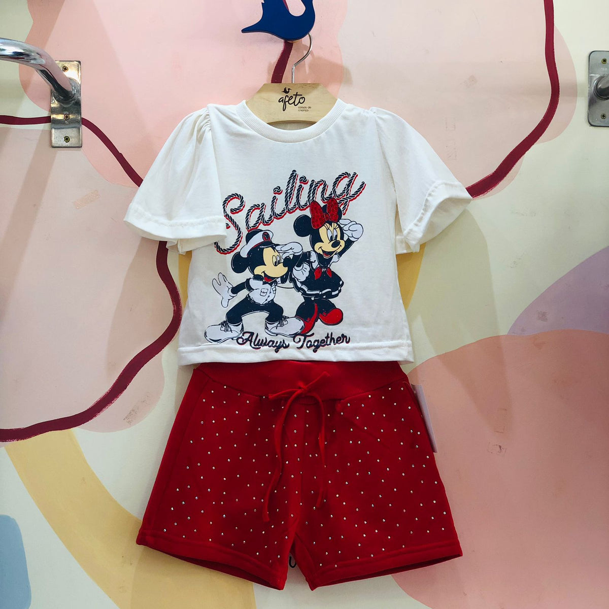 Conjunto Menina Minnie Disney Mickey Sailing manga curta shorts off white/vermelho