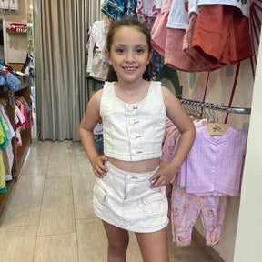 Conjunto Infantil Menina Blusa Regata e Shorts Saia Sarja Off White Pesponto Botoes Bolsos