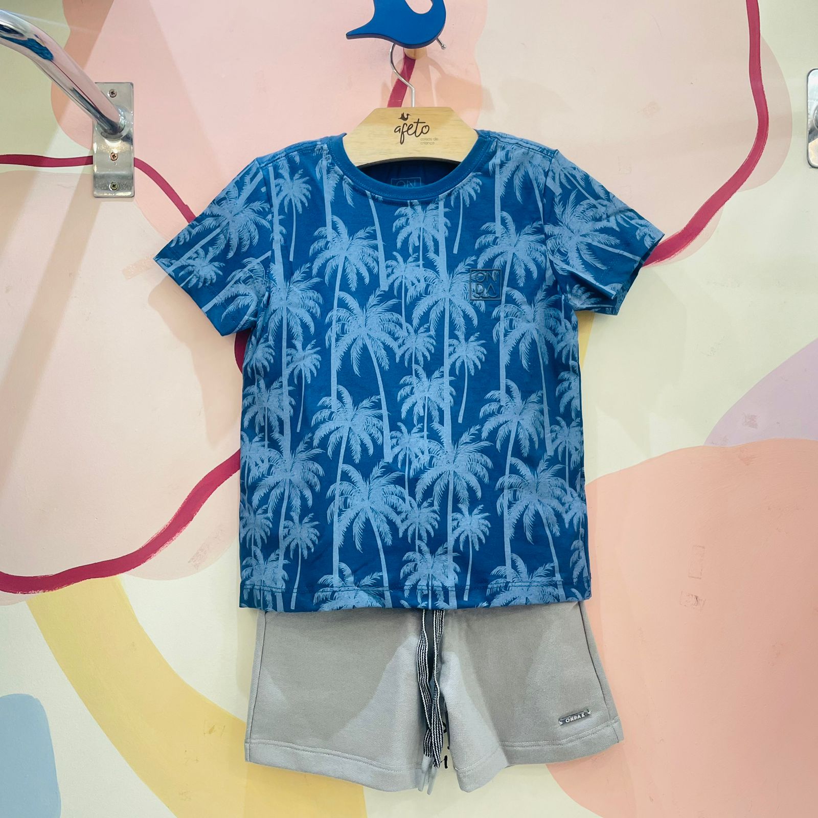 Conjunto manga curta Bermuda Onda Kids menino Coqueiros Azul Cinza
